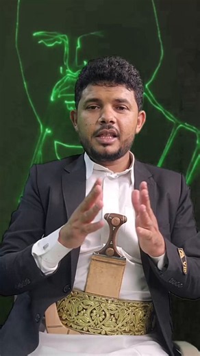 بمناسبة المولد النبوي ... الناشط الكبير في انصار الله أحمد المهدي يقول لكم : «يا أيها الشعب اليمني، إذا كنت تريد أن ترى السيد عبدالملك على جدران منزلك ليل نهار، فاشترِ لمبة عبدالملك»!