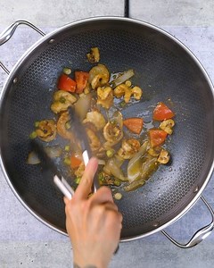 8.2K views · 61 reactions | Shrimp Stir Fry in our NEW 14” Wok tonight!  #HexClad | HexClad | Facebook