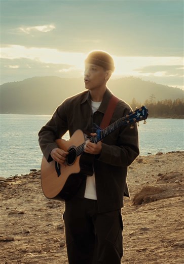 Acoustic Guitar Lyrics Inspired by Heavenly Light