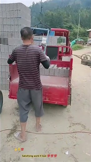 Handle crabbing tool pick up hollow bricks to truck