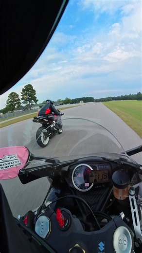 On track with Streamline Motorsports, as the season comes to and end we encourage you to book a track session soon! #motorcycle #gsxr #trackbike #racing #motorsports