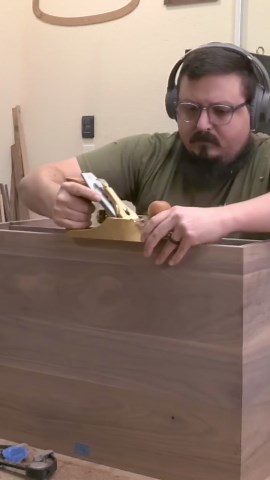 Rounded miters with a waterfall edge