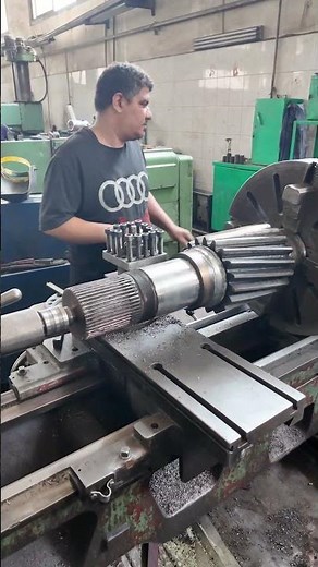 Old school machining experts at work 🛠️🏭 #manufacturing