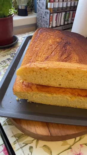 👨‍🍳 Kezdőbarát piskóta recept 😄 Hozzávalók: 🥚 5 db tojás 🍚 30 dkg cukor 🌾 30 dkg liszt 🧂 csipet só 🥄 1 tk sütőpor 💧 1 dl víz Mindent összekevertem a KitchenAid robotgéppel 👀 Puha, egyszerű és gyors piskóta lett 😄 🎁 Kuponkód: ROBERTSCHEF 🔗 180c.hu – link a bioban #reklám #KitchenAid #180Celsius #fyp #recept