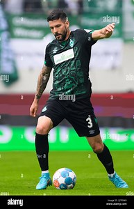 Aue, Germany. 08th May, 2022. Soccer: 2. Bundesliga, FC Erzgebirge Aue - SV Werder Bremen, 33. matchday, Erzgebirgsstadion. Bremen's Anthony Jung plays the ball. Credit: Robert Michael/dpa - IMPORTANT NOTE: In accordance with the requirements of the DFL Deutsche Fußball Liga and the DFB Deutscher Fußball-Bund, it is prohibited to use or have used photographs taken in the stadium and/or of the match in the form of sequence pictures and/or video-like photo series./dpa/Alamy Live News Stock Photo -
