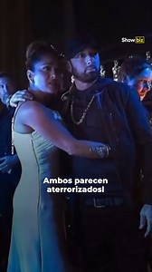 Salma Hayek estaba tan emocionada de conocer a Eminem en los Oscar que accidentalmente le escupió agua encima en un momento vergonzoso😅 | Showbiz