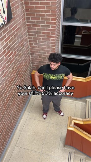 Yo Salah, can I please have your shirt? 67% accuracy #yosalahcanihaveyourshirt #meme #fyp