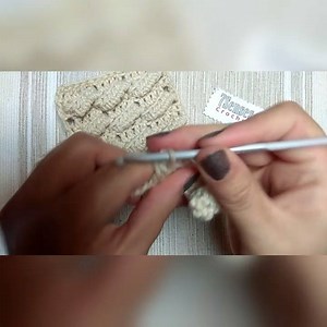 298K views · 7.4K reactions | Punto en relieve a crochet Ver más puntos fantásticos: www.manualidadesdiy.com/top-10-puntos-crochet/ Suscribe a nuestro canal de Youtube para que aprendas bellos puntos de crochet - ES GRÁTIS!!! Pincha en este enlace y suscribe: bit.ly/2vExlJn | Manualidades DIY | Facebook