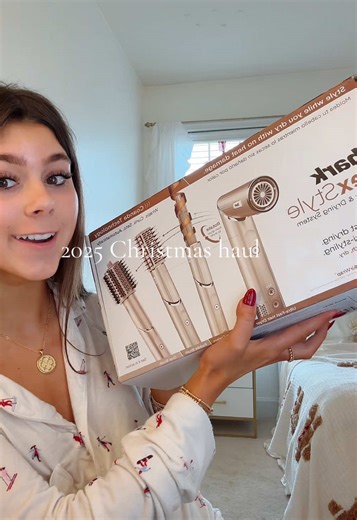 2025 Christmas haul!! ⛄️#christmashaul #christmas #haul #christmashaul2025 @enewton design @KISS Lashes @Jane Win Jewelry @Shark Beauty @Hershey’s