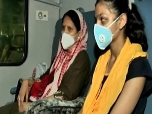 Delhi-Patna Rajdhani train passengers scared of COVID-19 infection | ABP Live
