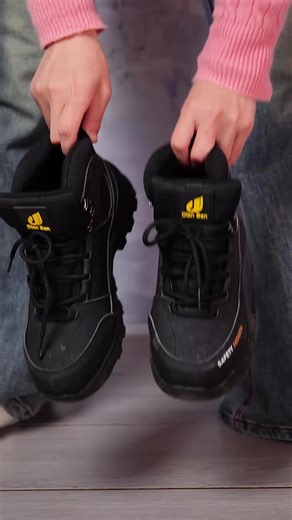 I've never seen a pair of steel toes like these #steeltoeshoes #steeltoe #steeltoes #safetyshoes #safetyshoessneaker