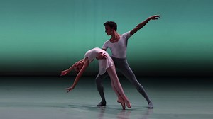 [NEW RELEASE 🤩] A double DVD featuring the #Demonstrations of the Ecole de Danse de l'Opéra national de Paris, and a documentary, #TheSchoolOfDreams, revealing all the secrets of the most famous dance school in the world > https://geni.us/DemonstrationsDVD | Bel Air Classiques