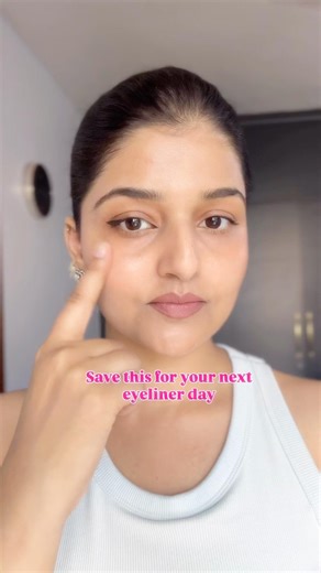 Easy Winged Eyeliner Tutorial for Beginners | Perfect Eyeliner in 30 Seconds #makeupshorts