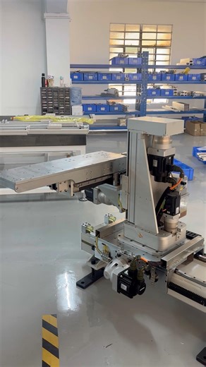 Machine pick and place for factory automation.