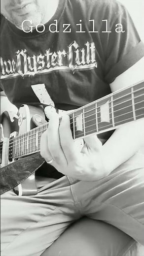 Godzilla - Blue Oyster Cult (riff intro)