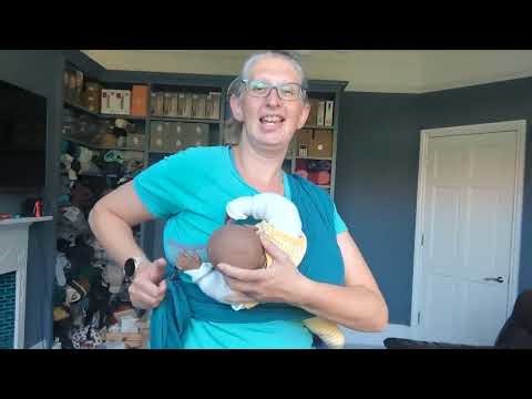 Breastfeeding in a Ring Sling - how to feed from both sides!