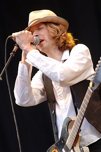 Beck performs ‘Song Reader’ tracks live for the first time – watch