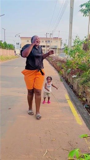 My child knows how to take care of her self when people like this comes her way 😂😂😂