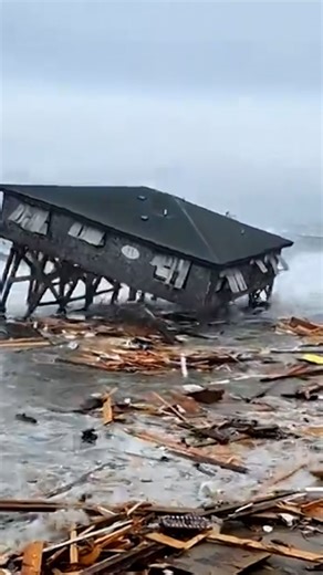 Homes collapse into ocean from heavy hurricane surf