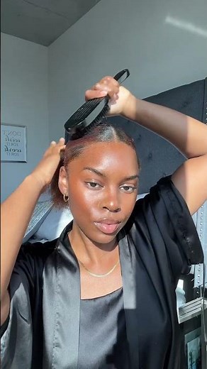 My favorite pool hairstyle! Hair up so it doesnt touch the water 🏊🏾‍♀️ #naturalhair #type4hair