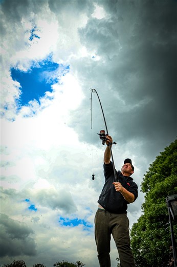 The Ultimate Distance Spombing set up! 👀 When fishing at long distance it's paramount to have the correct tools for the job! Here's Barts go to Spombing set up when he's out fishing at super long ranges 🔥 | Fox International