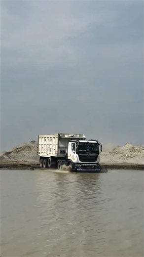 Extreme Truck Skills in Deep Water 🚛💦