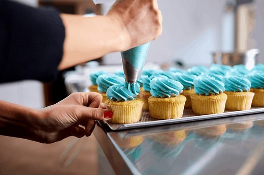 How to Soften Refrigerated Buttercream Frosting - Cake Decorist