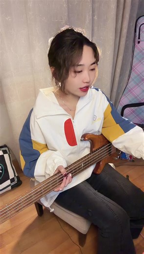 【03-18 23点】PinkBass直播录播切片《这个吉他怎么没有声音？！》