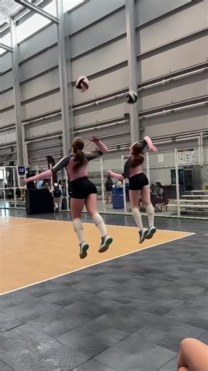 🔥 سيلين إردم بمعطف أحمر وابتسامة فوز | مدرب كرة السلة التركي يقود فريقه إلى المجد 🏆