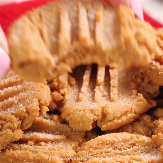 5.5K views · 36 reactions | Avalanche Cookies deliver a crispy, crunchy bite packed with rich fudgy flavor—sure to disappear fast! Recipe! > https://www.theslowroasteditalian.com/no-bake-avalanche-cookies-recipe/ | The Slow Roasted Italian | Facebook