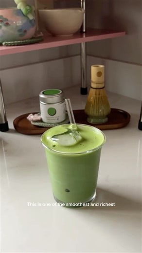 This is my first Matcha Kari tin and I got to try the Tenchi Organic! The first words that come to mind are: smooth, rich, delicate, umami. This matcha is a kaleidoscope of flavors and aromas. I would pair it with a savory breakfast 🍳🥐🍵 Side note: matcha leaves are already hard enough to farm, and organic ones even more so. It is impressive how flavorful this one turned out to be, as organic matchas are known to have less complexity & lighter flavor— but the Tenchi Organic performs just like 