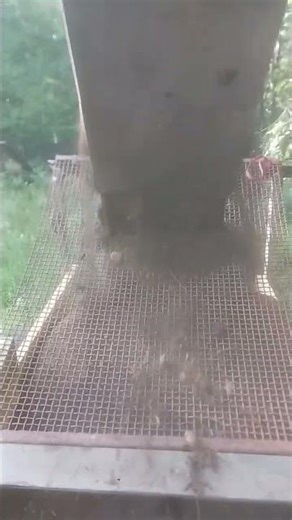 Homemade Vibrating Black Dirt Screener #diyideas #geniusman #pull #triggerfinger