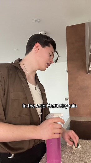 In the cold Kentucky rain…💔 Instagram - @elliotjamesreay #fyp #singing #kentuckyrain #elvis #singingchallenge #tiktokmalaysia #tiktokaustralia #cover