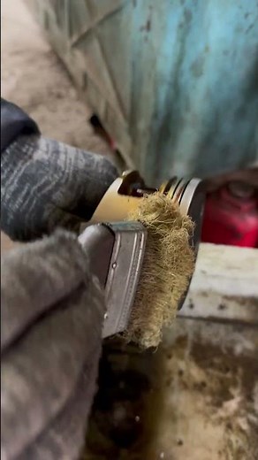 Dirty Piston Cleaning #carrepair #automobile #engineblock #mechanic