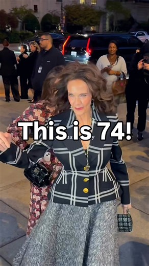 For those who missed it: Lynda Carter lit up the red carpet at the 2025 Golden Heart Awards yesterday, radiating the grace and confidence of a real-life Wonder Woman. At 74, she looks as stunning — and as youthful — as ever! | Lynda Carter Everything