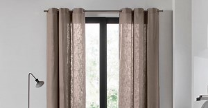 Poser une tringle à rideaux : conseils et astuces