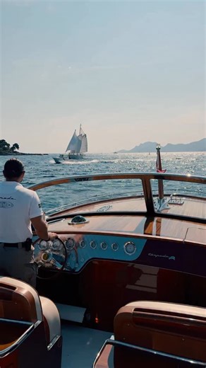 L A D O L C E V I T A J Craft Amarcor at full elegance in St. Tropez – Les Voiles alive around us, a timeless day on the water. PH: @louisnicolasdarbon #lesvoilesdesainttropez #sttrop #LuxuryCruise #Innovation #DolceVita #Craftmanship #Lifestyle #YachtLife #DriveTastefully #HeritageBoats #JCraftBoats #Torpedo #Swedish #Heritage #Timeless #Iconic #Performance #Scenic #Classic | J Craft Boats