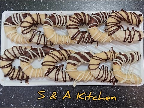 Almond Crescent Cookies Recipe | Horseshoe Cookies