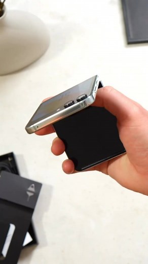 73 reactions | Samsung Z Flip 5 Unboxing | Double Screen display  #samsung #zflip #zoom #Unboxing #short | Tech Stuff | Facebook