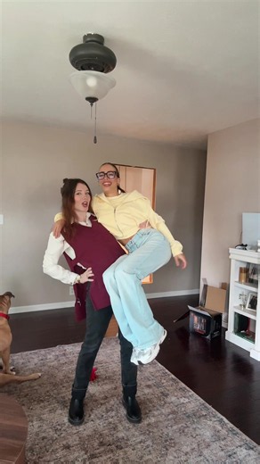 When your exchange student is 5 foot tall 🤣 Love her so much♥️🇺🇸 #americangirl #exchangestudent #italy #usa #hostfamily @sa☀️🇺🇸