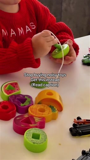 It looks simple… but this threading toy is doing a LOT behind the scenes 👀 Here’s what it actually supports: 🧠 Fine motor skills – strengthens little hand muscles needed for writing later 👀 Hand–eye coordination – learning to guide the string through each hole 🎯 Focus & concentration – encourages independent, calm play 🧵 Bilateral coordination – using both hands together (huge for development) ✨ Problem-solving – figuring out patterns and order And the best part? No batteries. No noise. No 