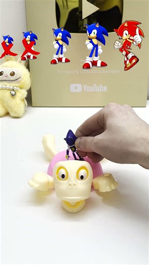 What th is red Sonic doing 🤫