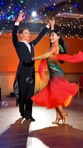 유튜브 인기트러트 순정 #dance #순정#사교댄스 #춤 #댄스 #노래 #음악 #연주 #소백산여우 #콜라텍 #중년댄스 #웰빙댄스 #신나는트로트 #댄스음악 #유튜브 #shorts