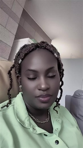 Vidéos de Rowena Agwas (@rowena.agwas) avec MOLELA - Ross Kana