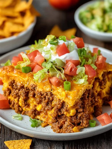 Taco Doritos Casserole Bake Ingredients → Main 450 grams lean ground beef 120 grams yellow onion, diced 1 teaspoon minced garlic 1 packet taco seasoning blend ..... Fυll ᖇecίpe in Coʍmеոτ 💬 | Homemade Recipes