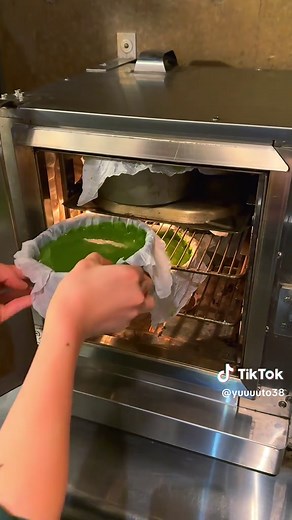 濃厚抹茶バスクチーズケーキ 抹茶ラテ |THREE