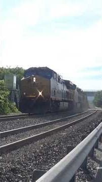 CSXT M372 Heads East Through Brunswick #csx #train #railroad #railway #railfan #shorts