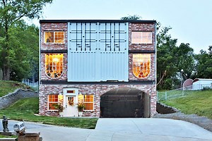 Maison Container : cette maison (auto)construite en pierre et en container est littéralement une œuvre d'art