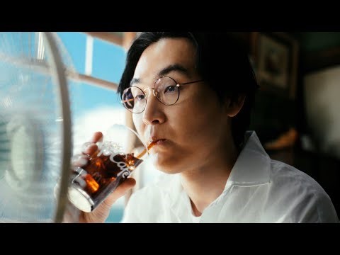 松田龍平、コーヒー片手に扇風機で涼む マクドナルド「プレミアムローストアイスコーヒー」新CM「あーーーいすコーヒー」篇