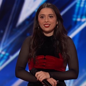 Nobody Saw This Coming! Astrid Makes The Audience Sing In Harmony To "Africa" By Toto! | AGT 2025 | America's Got Talent Auditions